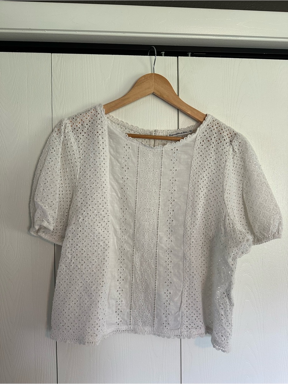 Abercrombie White Eyelet Puff Sleeve Women's Top